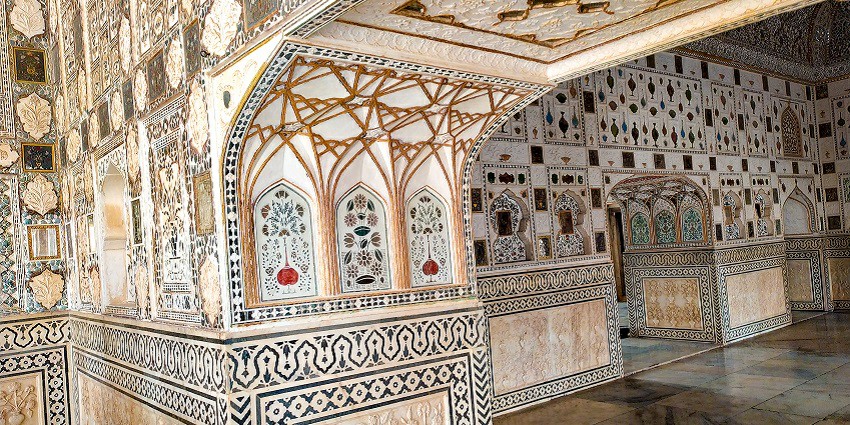 Explore intricate carving and architecture at the iconic Sheesh Mahal, Farrukhnagar.