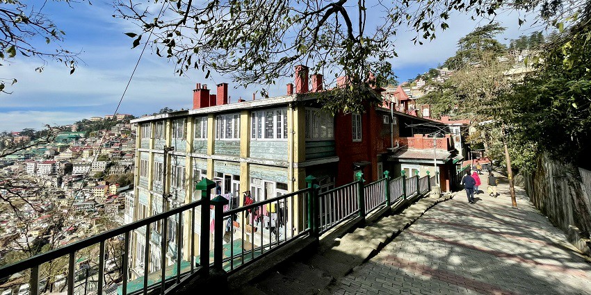 Mall Road along for road trips from Delhi to Shimla.