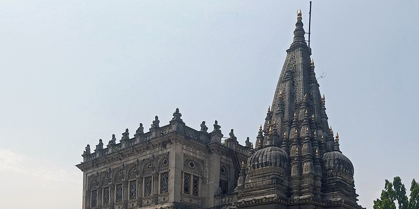 An image of Shinde Chhatri, a historic memorial located in Wanwadi near Hadapsar, Pune.
