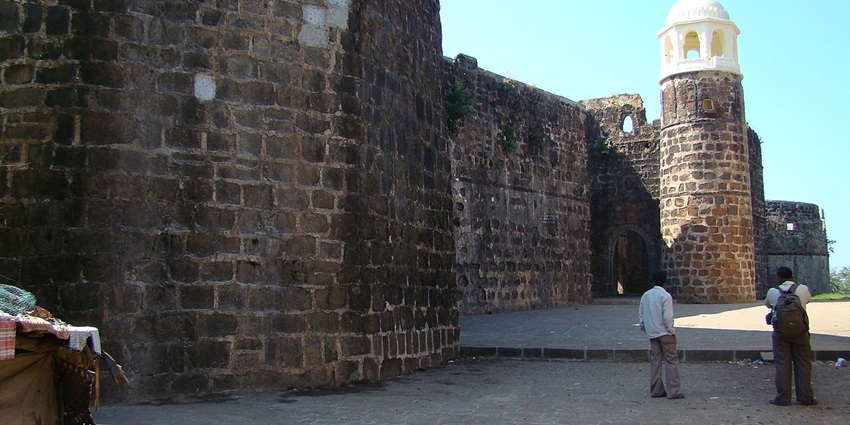 Inside the halls of Shirgaon fort, one of the best attractions nearby
