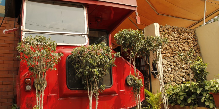Shisha Jazz Café: Cosy venue for live music and dining.