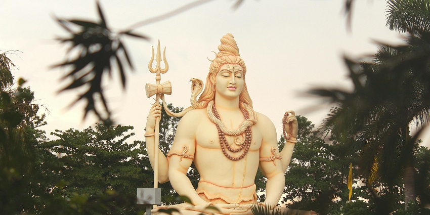 A picture of a statue of Lord Shiva outside a temple in Navi Mumbai