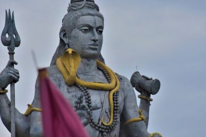 The sacred shiv temples in Mumbai, India are one ultimate way to seek blessings.