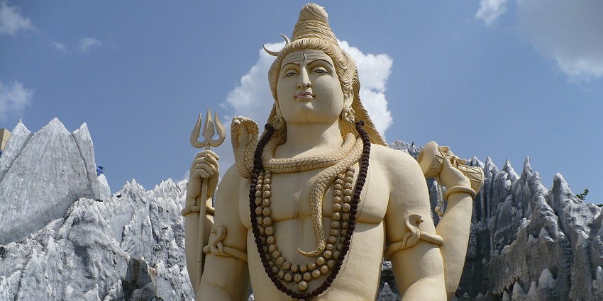 The tallest statue of Lord Shiva at Kemp Fort, a place to visit in Bangalore
