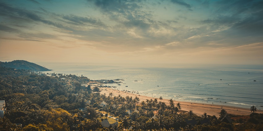 The vibrant atmosphere at Anjuna which is one of the best party places in Goa.
