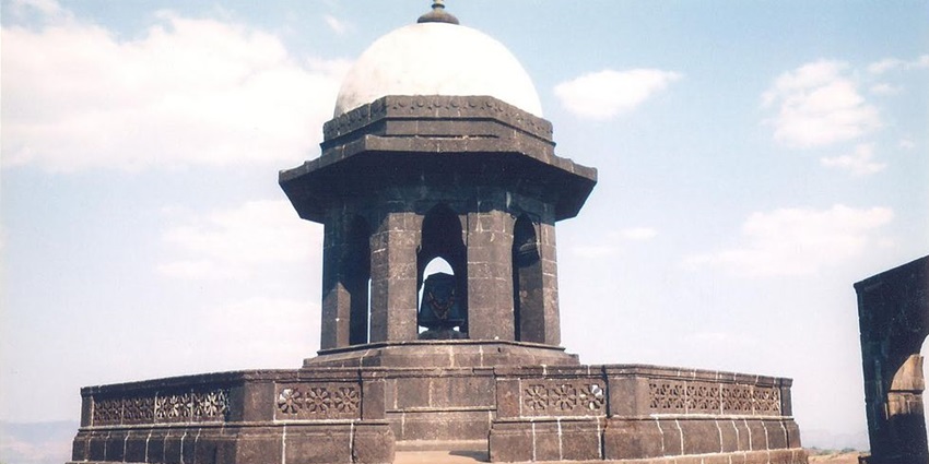 Shivaji Maharaj's Samadhi in Raigad, a historic site near Vasota Fort in Maharashtra.