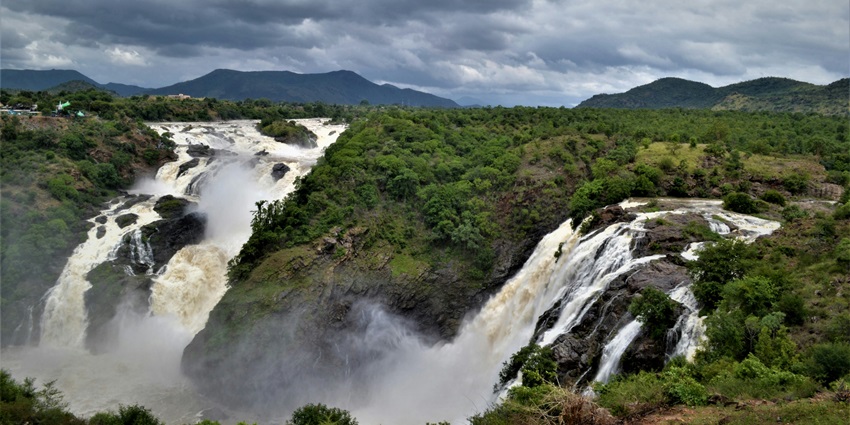 A mesmerising view of cascading Shivanasamudra Falls surrounded by lush greenery.