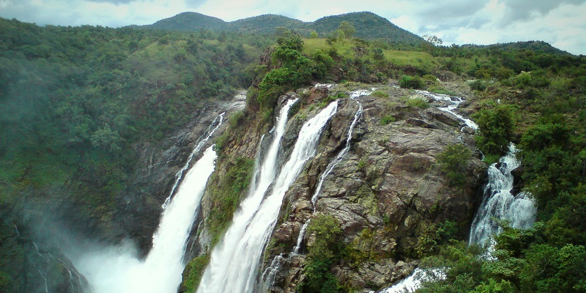 Shivanasamudra Falls: stunning waterfalls surrounded by lush greenery - best places to visit in Talakadu