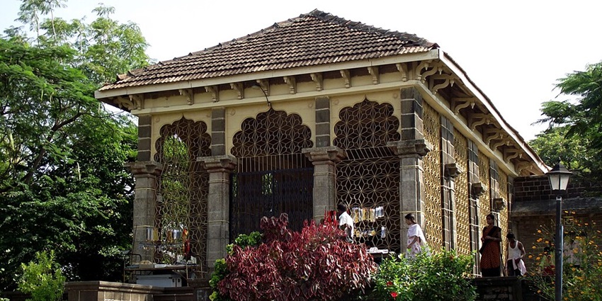 A picture of Shivneri Fort situated at a hilltop, which abounds with ancient architecture.