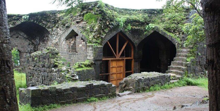 The beautiful way through the staircase that leads to the Shivneri Fort’s entrance