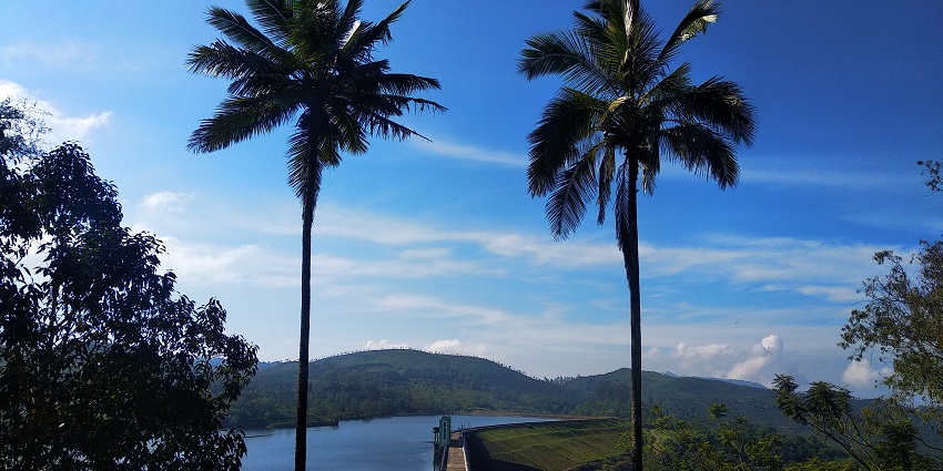 Sholayar Dam offers beautiful views and serene surroundings for visitors.