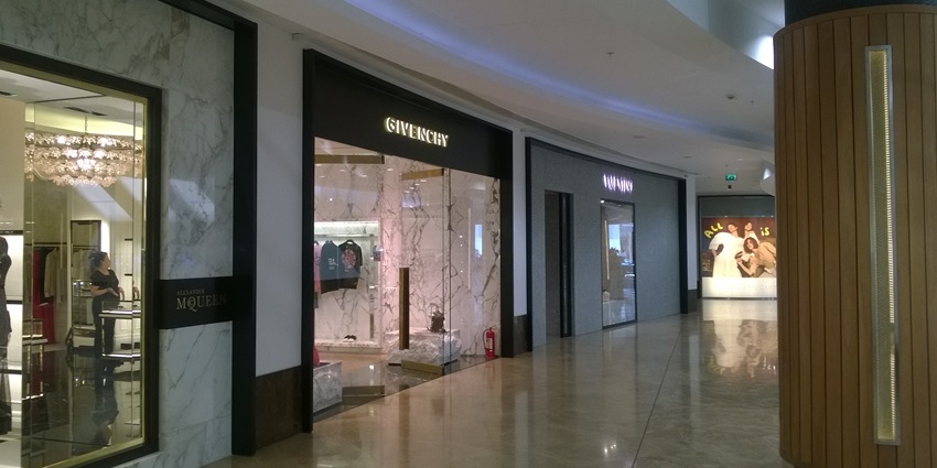 A picture of a luxury clothing store at the K Star Mall located in Chembur, Mumbai