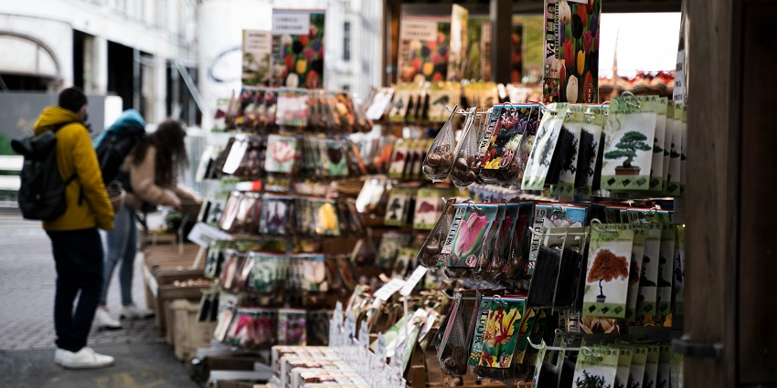 An image of the iconic Linking Road shopping is a must for visitors when visiting Bandra.