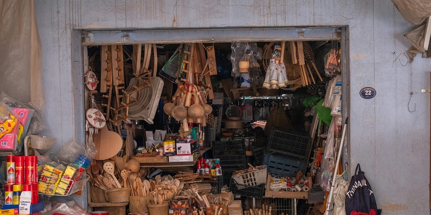 A picture of handicrafts, exploring this market is one of the best markets to explore.