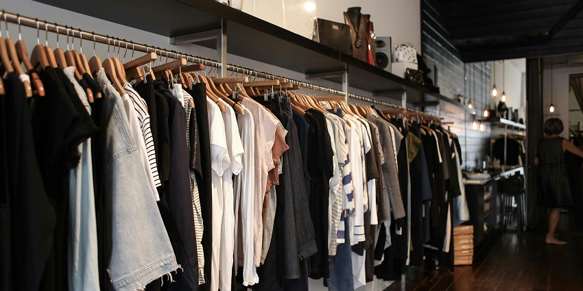 Shoppers Stop has premium clothes and offers exquisite shopping in Andheri.