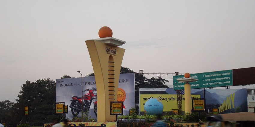 One of the best things to do in Solapur is shopping at Solapur Market