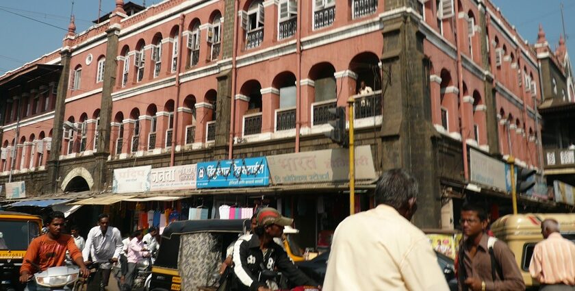 An image of a bustling road in Kolhapur captured during daytime for travellers