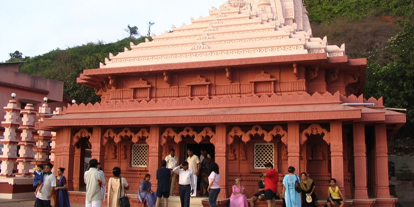A serene view of Shree 101 Ganpati Mandir, a revered temple dedicated to Lord Ganesha.