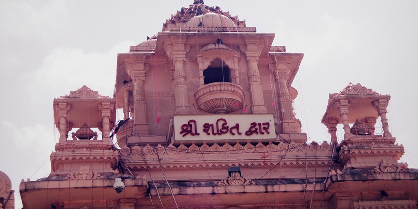 Tourist places in Worli include Shree Amba Devi Mandir with architecture and rituals.