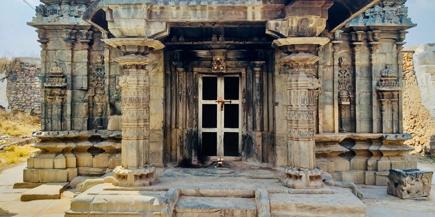 Shree Gajanan Maharaj Temple is a famous attraction attracting a large number of pilgrims.