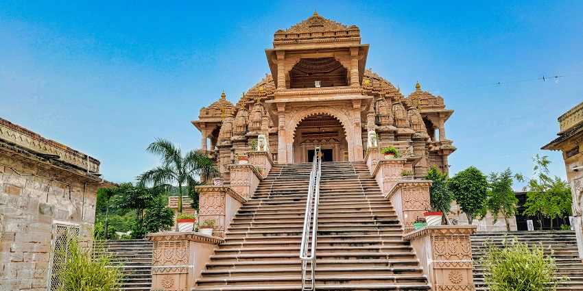 Seek blessings at the Shree Kopineshwar Mandir in Mulund when visiting here
