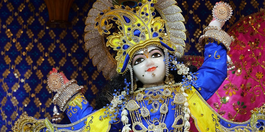 An inside view of Shree Krishna Mandir, one of the best temples in Pimpri Chinchwad.