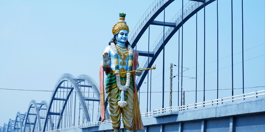 A glimpse of the towering statue of God in blue elegantly standing in Maharashtra.