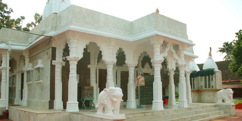 Inside the courtyard of the temple, immerse yourself in the serene atmosphere