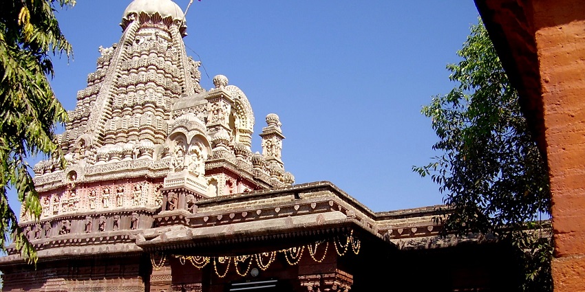 Shree Navagraha Shani Mandir is one of the most famous shani temples in Maharashtra