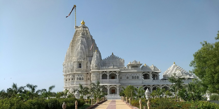 Image of a beautiful temple architecture view from outside - Places To Visit Near Hosur Within 50 Kms