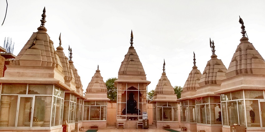 Shree Simandhar Swami Jain Mandir: architectural grandeur and significant spiritual site.