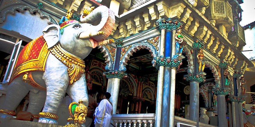 One of the tourist places in Vile Parle, this Jain temple attracts a large number of devotees.