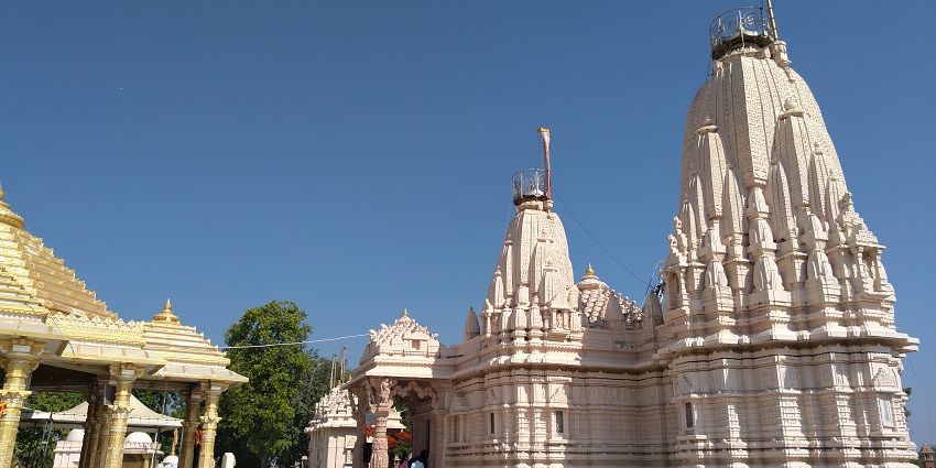 Shantinath Digambar Jain Mandir, one of the revered Jain temples in Pune.