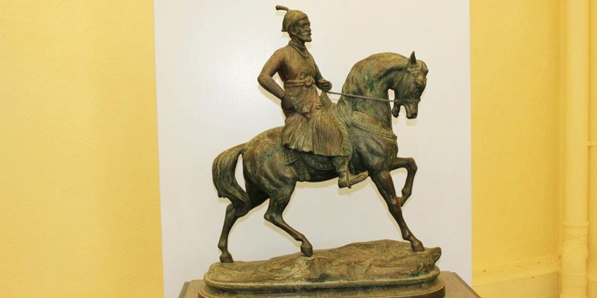 Image of the Shri Chhatrapati Shivaji Maharaj in a museum—Places to visit in Satara