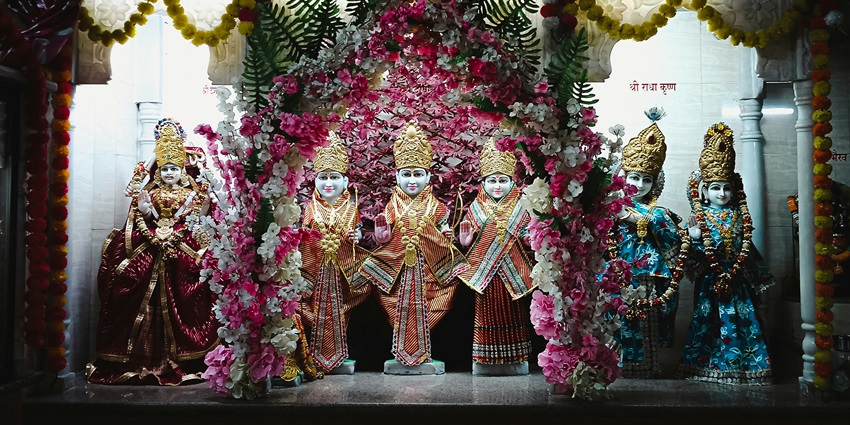 A glimpse of the Shri Dwarkadhish Temple, one of the best Krishna temples in Mumbai.