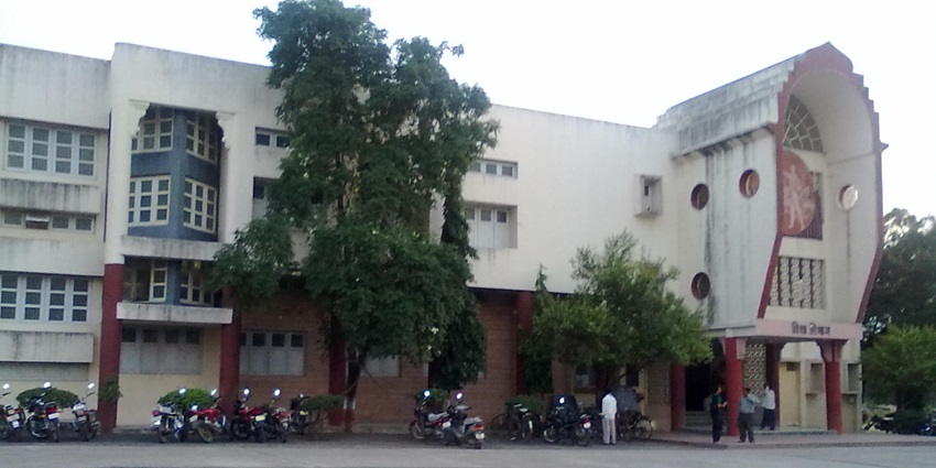 A view of the main building, Gajanan temple at Surgeon near Mauli Water Park.