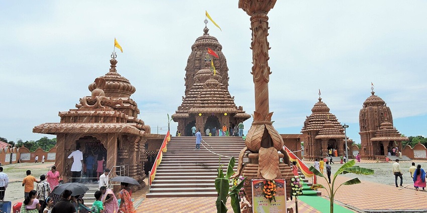 Scenic panoramic views of the iconic Shri Kshetra Manjuguni