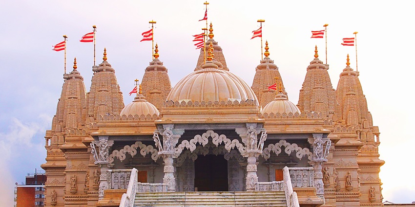 A view of the Shri Laxminarayan Temple, one of the top places to visit in Shrivardhan.