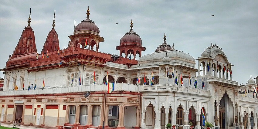 The Shri Mahaveerji is a famous Jain temple near Rajasthan that features ancient architecture