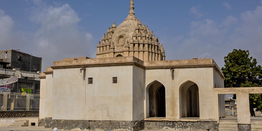 A picture of a traditional Hindu temple in Pune with intricate walls and a beautiful dome