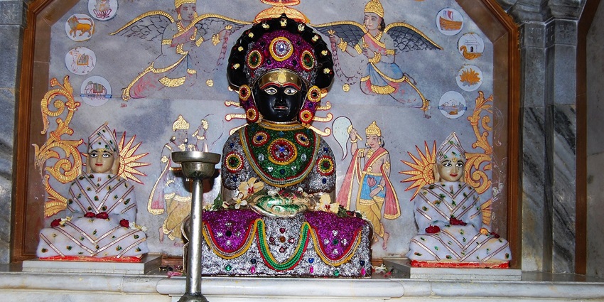 The Sri Manmohan Parsvanath Temple in Santhu, a renowned religious site near Rajasthan
