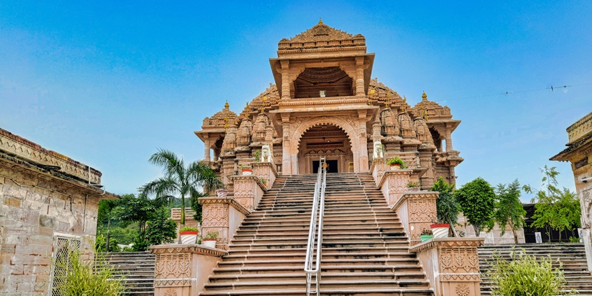 Shri Shantinath Digambar Jain Temple, dedicated to Lord Shantinath is a must-visit.