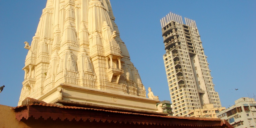 Elegant interior view of St. Thomas Cathedral in Mumbai with arches and stained glass, one of the best places to visit near Marine Drive.