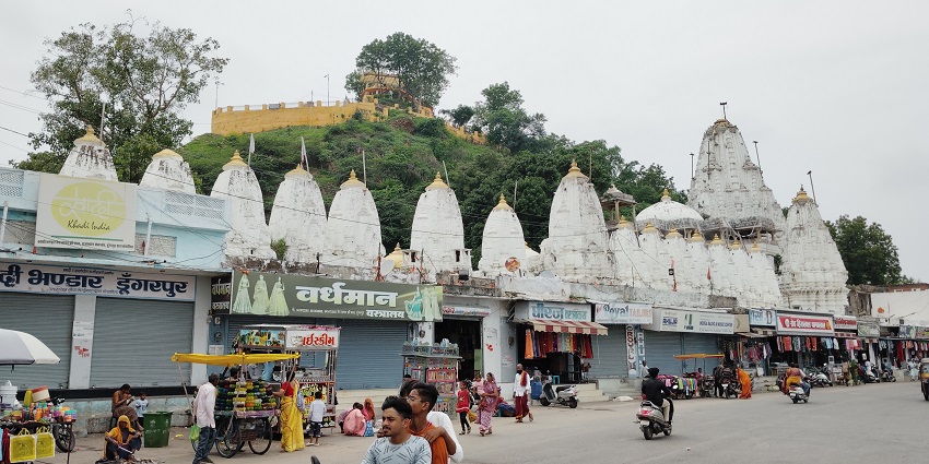 An image of diya lighting up in a dark background in a site similar to Shrinathji Temple.