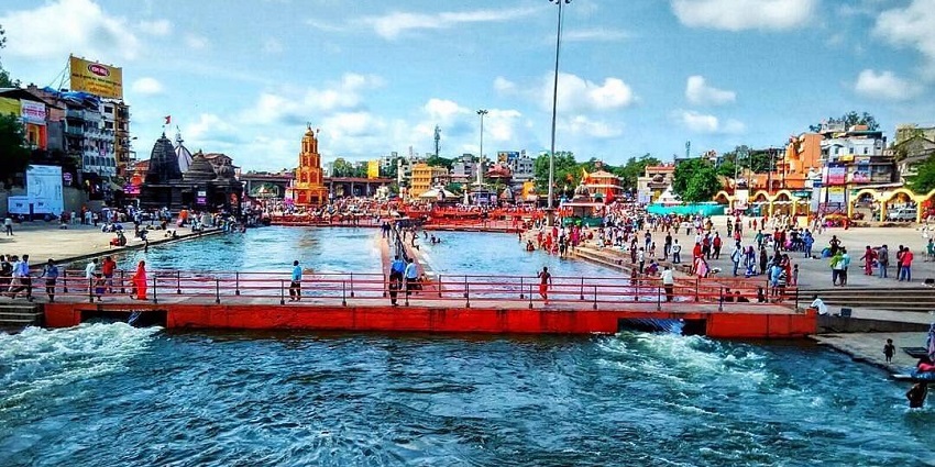 Goda Ghat in Nashik, showing steps leading down to the water and offering an adventure.