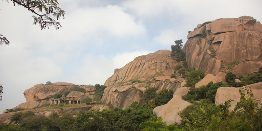 Siddhar Betta is one of the most popular places to visit near Tumkur for visitors.