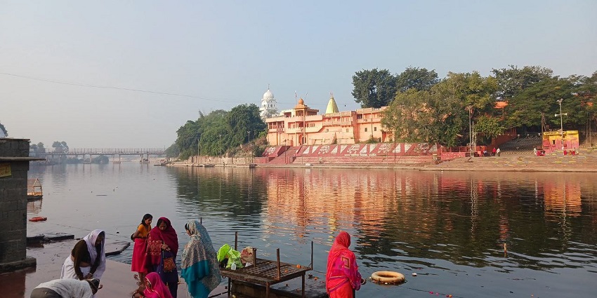 A view of Siddhavat at the bank of Shipra River, the best place to visit in Ujjain for couples.