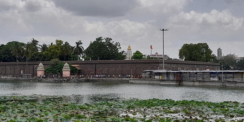 Siddheshwar Temple is a majestic Shiva temple in Maharashtra that was built in the 12th century