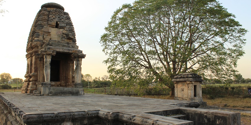 Witness the unique architecture and serene ambience of Siddhi Vinayak Ganapati Temple.