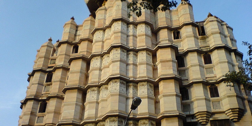 A stunning view of Siddhi Vinayak Temple's intricate architecture and vibrant surroundings.